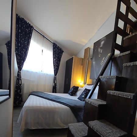 Hotel Theline Bucarest Exterior foto