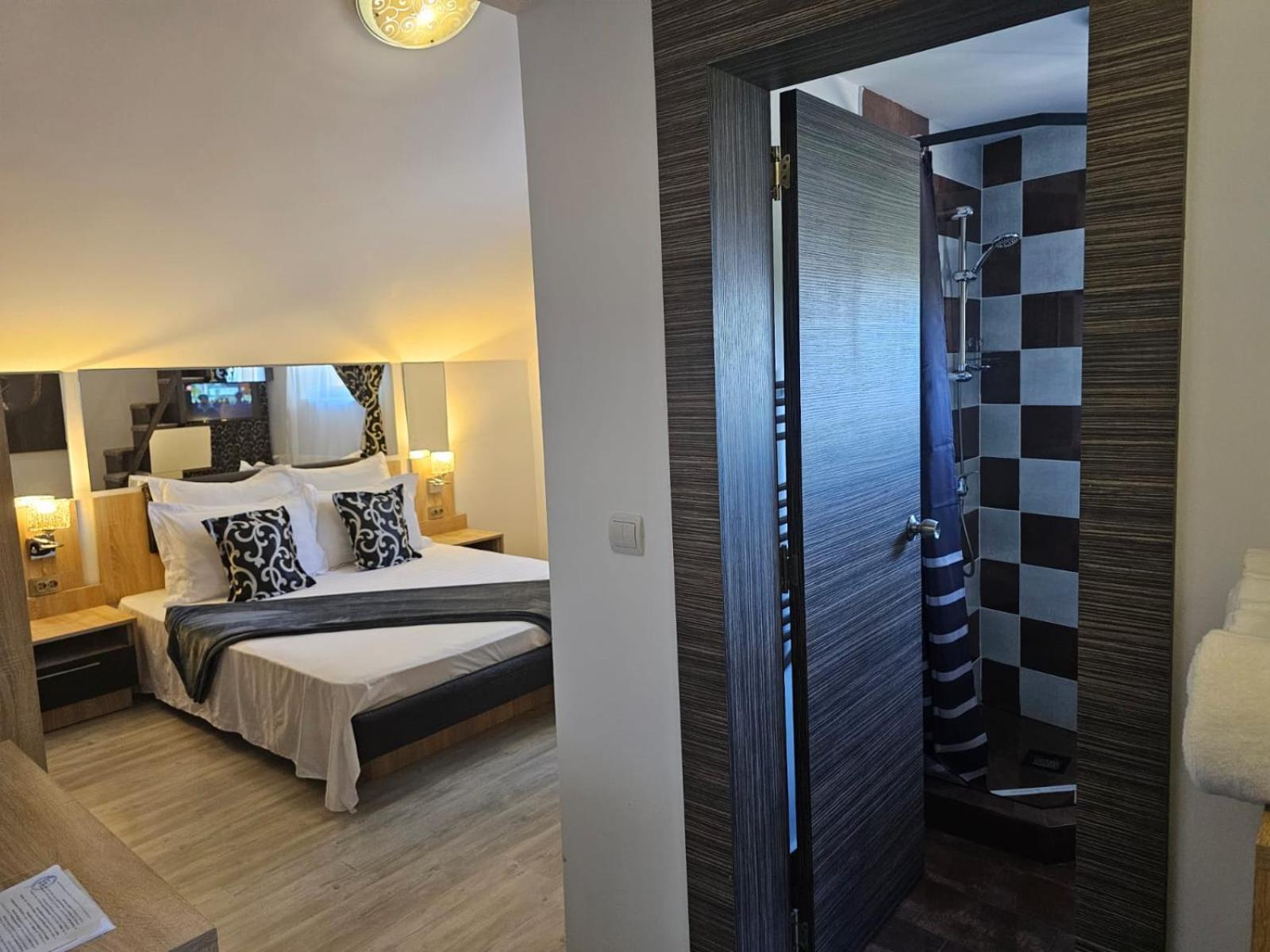 Hotel Theline Bucarest Exterior foto